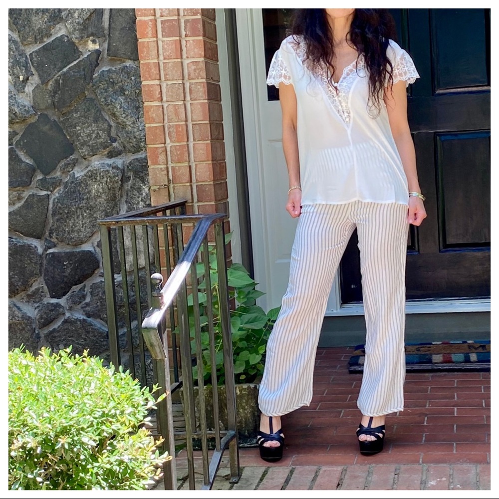 ✨LAST ONES✨LACE TRIM PRETTY TOP - Picture 3 of 6